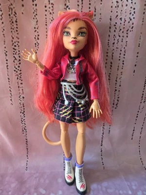 Muñeca Monster High G3 Toralei Stripe Faboolous Friends HHK57 reinicio 2022  Foto 1 de 4