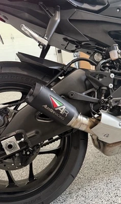 2015-2025 YAMAHA R1 Austin Racing slip On - Image 1 of 4