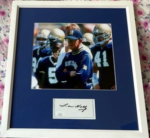 Lou Holtz Autogramm individuell gerahmt mit Notre Dame Fighting Irish 8x10 Foto JSA - Bild 1 von 1