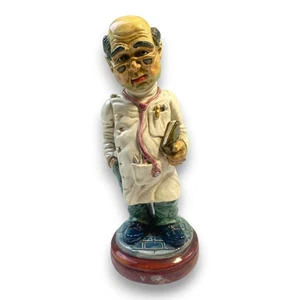 Keramikfigur Arzt Doktor mit Stethoskop und Buch – Sammlerfigur Vintage Deko - Bild 1 von 4