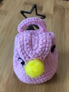 MINI MOCHILA HECHA A MANO Crochet ~ Llavero, encanto, colgante ~ JUGUETE NUEVO I - Imagen 1 de 8