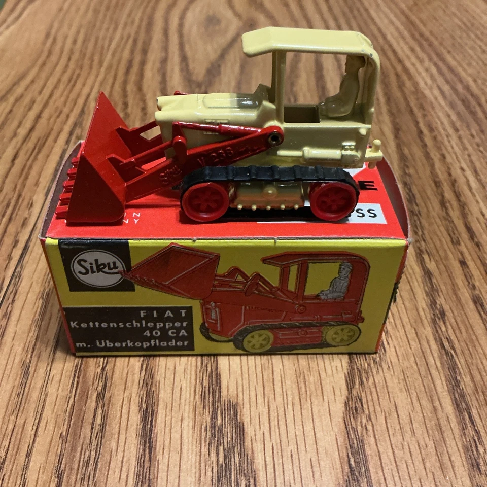 Vintage SIKU V238 Fiat 40 CA Loader yellow with black treads. Made in Germany. - Image 1 of 4