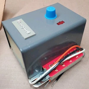HONEYWELL R8184G 1161 PROTECTORELAY OIL BURNER CONTROL 120V - Picture 1 of 4