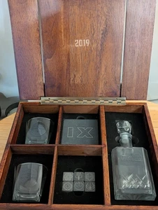 Star Wars 🔥 Crew Exclusive 🔥 NEW Decanter and Glass Set Lucasfilm Mandalorian - Picture 1 of 13