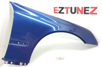 Guardabarros derecho del lado del pasajero Mercedes Benz C32 2001-2007 OEM AMG azul. Foto 1 de 4
