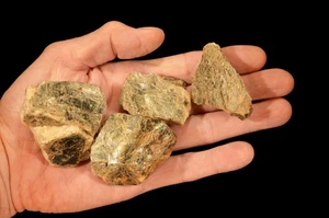 BIOTITA MICA CUARZO 2 1/4" 4 Piezas Muestra Mineral de Roca Cristales de Reiki Ásperos - Imagen 1 de 1