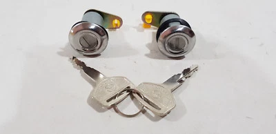 MITSUBISHI FUSO CANTER FE110 FE111 FE211 DOOR LOCK WITH KEYS NEW Foto 1 de 4