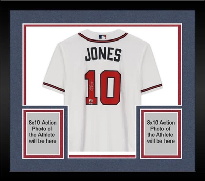 Camiseta deportiva Nike blanca firmada por Chipper Jones Atlanta Braves enmarcada réplica Foto 1 de 4