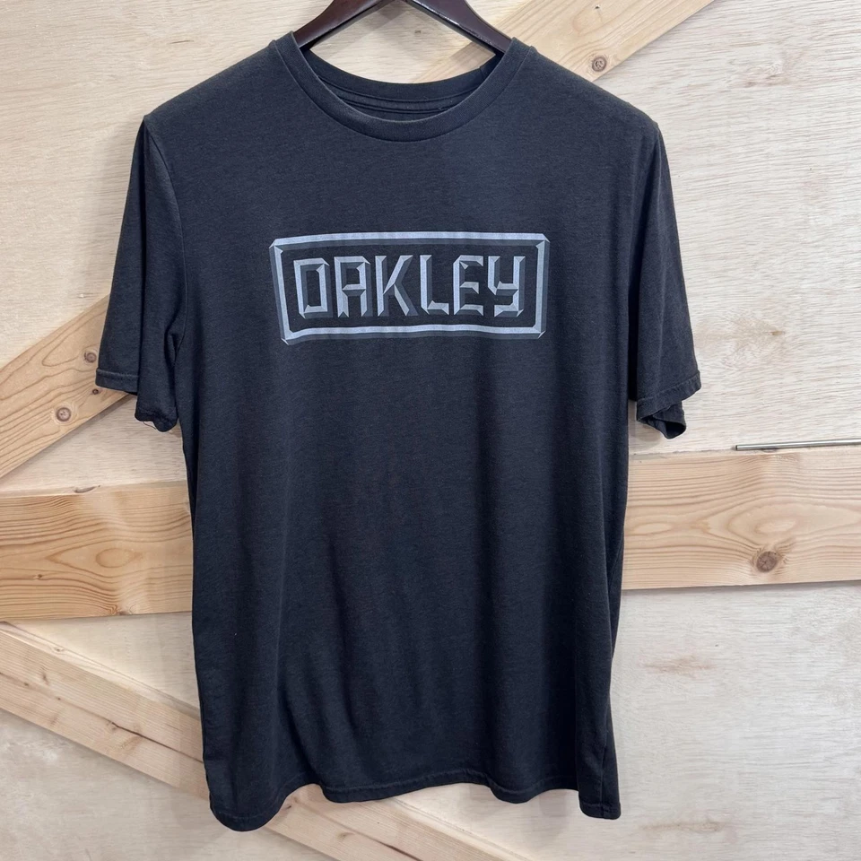 Camisa Oakley Para Hombres Mediana Negra Gris Logo Gráfico Calce Regular Informal Camiseta Y2K Foto 1 de 4