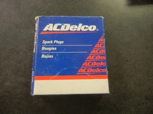 ACDelco Conventional Resistor Spark Plugs 4#R44XLS  19354422 (SET OF 4) NEW - Picture 1 of 3