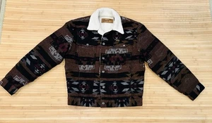 Abrigo Wrangler Jacquard Sherpa Forrado Estampado Suroeste 4 Bolsillos Para Hombre Talla Pequeña - Imagen 1 de 9