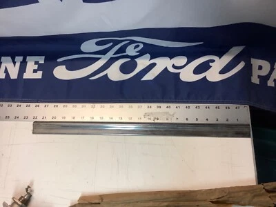 Nuevo de Lote Antiguo 1954 Ford Crestline Customline Fordor Puerta Trasera Derecha Moldura Foto 1 de 4