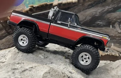 Kit de decalques Traxxas TRX4M Ford High Trail / Monster Truck dois tons em vermelho, 2 conjuntos! - Imagem 1 de 4