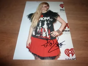 AVRIL LAVIGNE signed 12X8 photo + COA - Picture 1 of 2