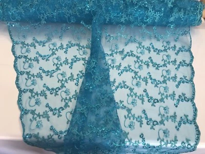 BORDADO FLORAL TURQUESA METALIZADO CON LENTEJUELAS Y CORDÓN EN UNA MALLA-SE VENDE POR YARDA Foto 1 de 4