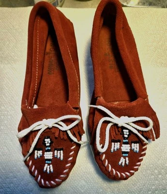Minnetonka Rojo Mocasines Talla 8.5 Mujer 0620 E7 Foto 1 de 4