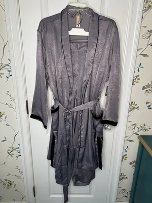 Conjunto de bata y pantalón de satén Cosmopolitan para mujer talla grande gris negro ribete de terciopelo nuevo con etiquetas Foto 1 de 4