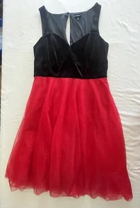 Vestido Formal Torrid Negro Terciopelo Y Rojo Herramienta Talla 14 - Imagen 1 de 12