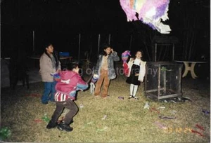 FOTO ENCONTRADA Color PINATA PARTY Instantánea Original 112 5 U - Imagen 1 de 1