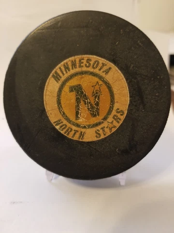 Official GAME puck Minnesota North Stars Viceroy puck white back Cover