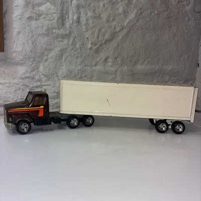 Camión Ertl vintage cabina marrón con rayas y remolque semirremolque stock # 3612 Foto 1 de 4