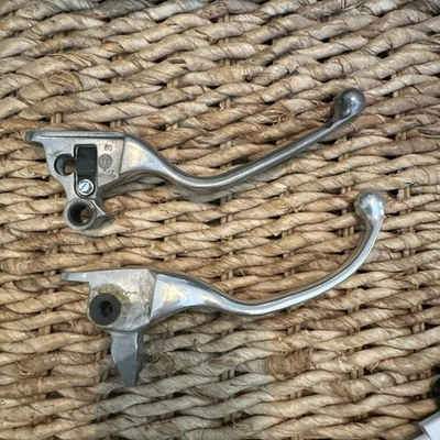 Par de palancas de embrague y freno de aluminio Harley Davidson OEM 5311792 10-4594 LEER Foto 1 de 4