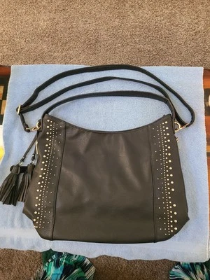 Bolso de mano grande de cuero sintético vegano negro Gussaci con borlas Foto 1 de 4