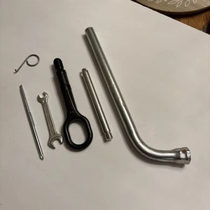 2007 2008 2009 2010 2011 2012 2013 2014 2015 AUDI Q7 4L - TOOL KIT - Foto 1 di 9