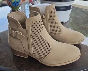 Mia Katrine Pull Zip On Bootie Size 8.5 Booties Tan With Buckles Nwt Rare - Picture 1 of 10