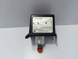 United Electric J54-25 9644 Pressure Switch - Picture 1 of 6