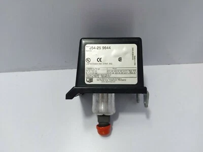 United Electric J54-25 9644 Pressure Switch - Image 1 of 4