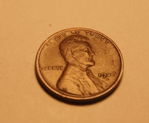1928 D LINCOLN CENT  VF-XF 1 - Picture 1 of 2