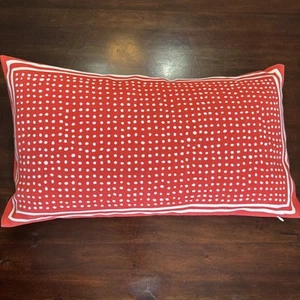 Funda de Almohada Serena & Lily e Inserto de Pluma Interior Exterior Lunares Coral Blanco - Imagen 1 de 5