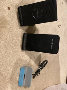 2 QI Wireless Charger Pads And 1 Charging Deck. - Bild 1 von 2