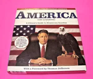 THE DAILY SHOW w/ JON STEWART - AMERICA (THE AUDIOBOOK) - FACTORY SEALED-NEW - Foto 1 di 2