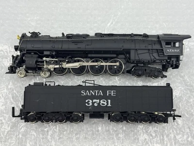Паровой локомотив с двигателем HO Bachmann Santa Fe 4-8-4 ATSF #3781 - Изображение 1 из 4