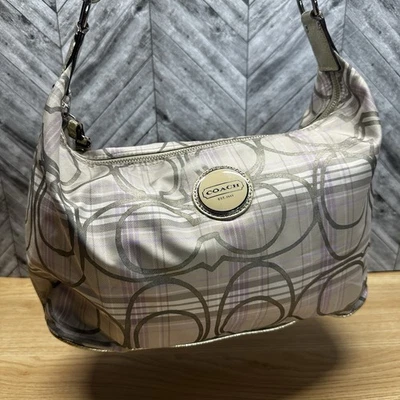 Bolso de Hombro Hobo Coach Signature Dorado y Lila a Cuadros Dijes Cremallera Logo F17209 Foto 1 de 4