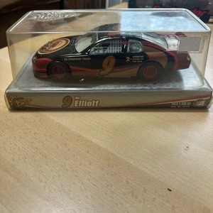 Winner's Circle 2005 Bill Elliott Million Dollar Bill #9 NASCAR 1:24 Diecast Car - Picture 1 of 9