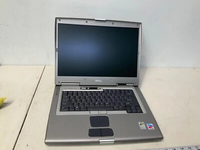 Laptop Dell Latitude D800 **NO FUNCIONA SOLO PARA PIEZAS COMO ESTÁ** Foto 1 de 4