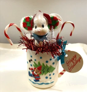 Adorable Vintage 1950s - 1960s Christmas Mouse in Cup Japan Happy Holidays - Picture 1 of 9