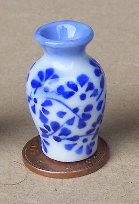 Dolls House Ceramic Vase Blue And White 3cm High 1:12 Scale B15s tumdee - Image 1 of 4