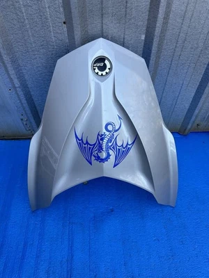 2011 Can-Am Spyder RT 990 前罩整流罩面板褶边银色 — 第 1/4 张图片