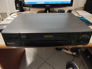 Videoregistratore VHS Panasonic NV-HD660 DA REVISIONARE LEGGERE - Foto 1 di 9
