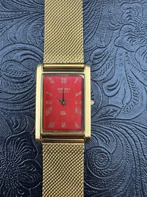 GOLD RED Vintage Seiko Slim Quartz Men’s Wrist Watch - Image 1 of 4