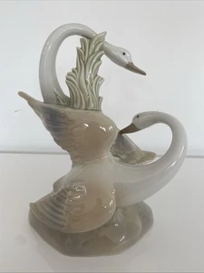Pair of Swans - Porceval Made In Spain. Cream, Beige And Green - Picture 1 of 8
