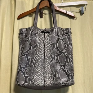 Banana Republic Gray Cow Leather Snake Pattern Large Tote Bag Purse & Zip Pouch - Picture 1 of 9