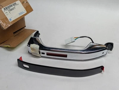 2015-2020 Chevrolet Tahoe GMC Yukon Exterior Front Door Handle new OEM 13585377 - Image 1 of 4