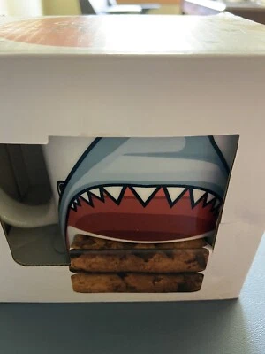 Taza de galletas! Taza de tiburón con almacenamiento de galletas nueva en caja Foto 1 de 4