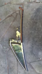 Original 1962 Cadillac deVille Complete Vent Window Frame Driver Side (LH) - Foto 1 di 6