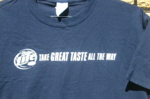 Neu (L) MILLER LITE Logo T-Shirt MARINEBLAU Strand Camping Angeln Bootfahren LG Wandern - Bild 1 von 13